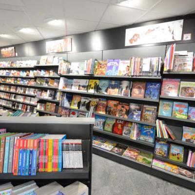 Mobilier librairie poches et BD - Agencement Morzine 74