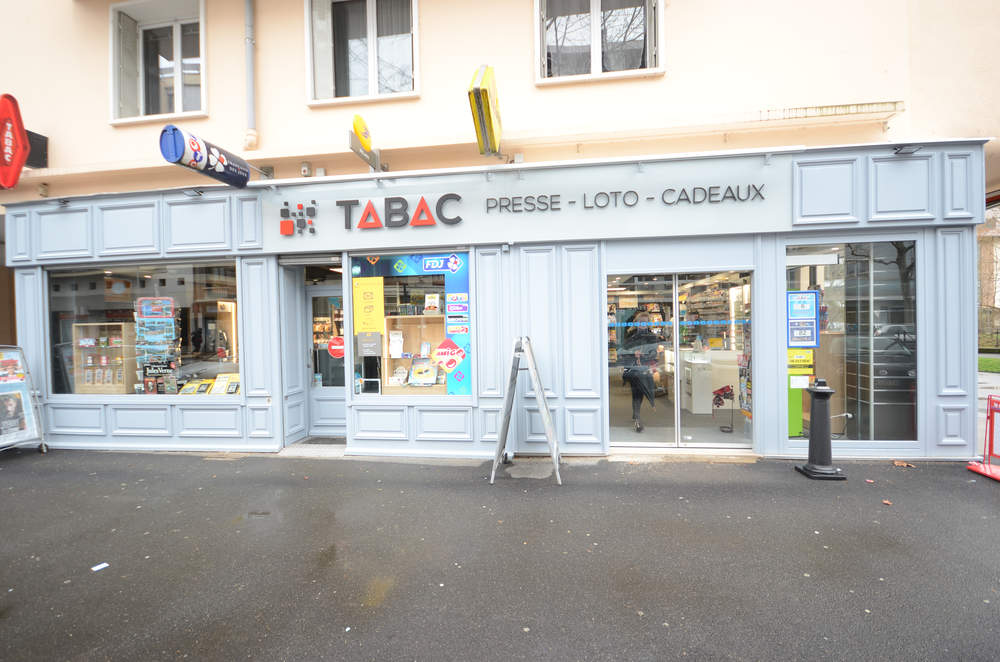 Enseigne du magasin - Agencement Annecy 74