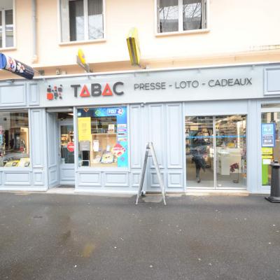 Enseigne du magasin - Agencement Annecy 74