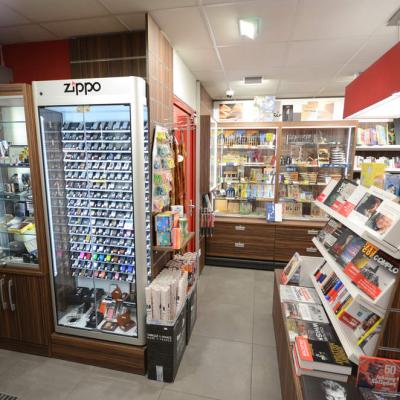 Vitrine cadeaux lumineuse - Agencement Cognin 73