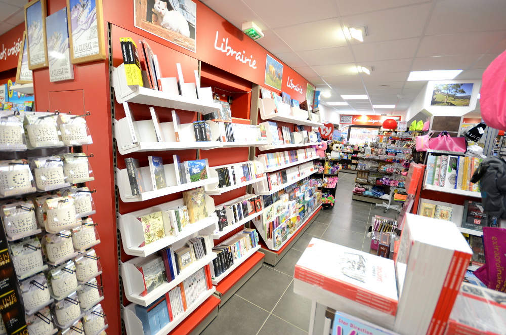 Mobilier librairie - Maison de la presse La Clusaz 74