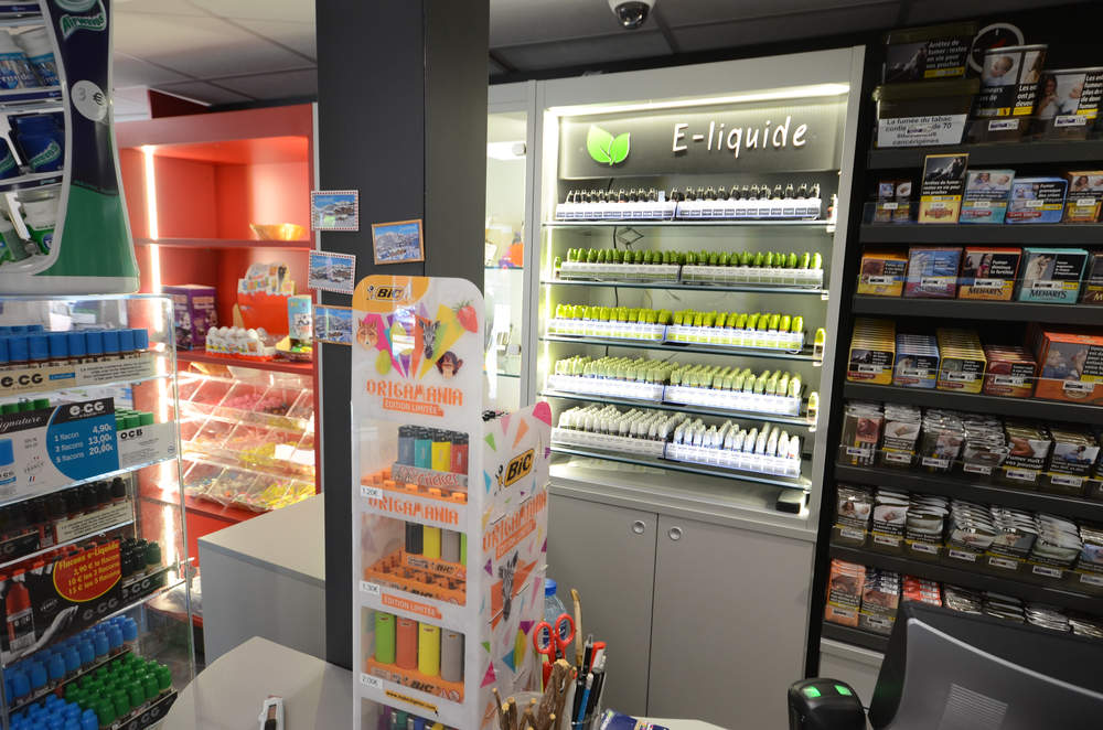 Vitrine lumineuse pour e-liquides - Agencement Moutiers 73